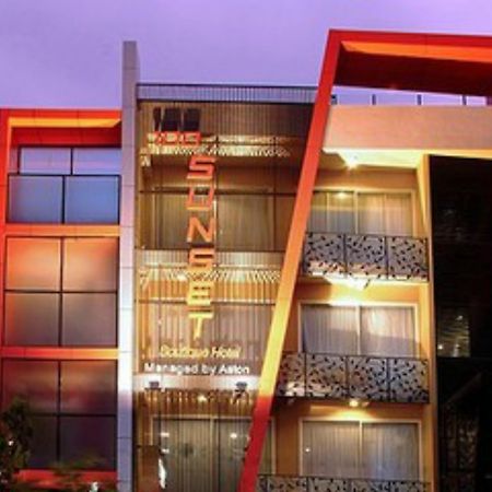 100 Sunset Kuta Hotel & Ballroom Exterior photo