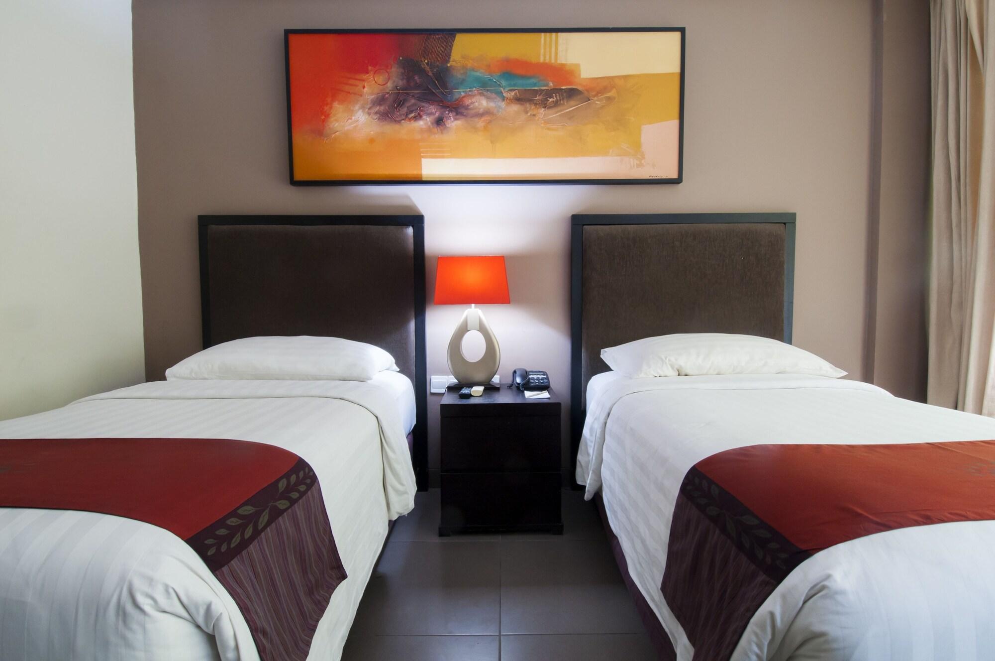 100 Sunset Kuta Hotel & Ballroom Exterior photo
