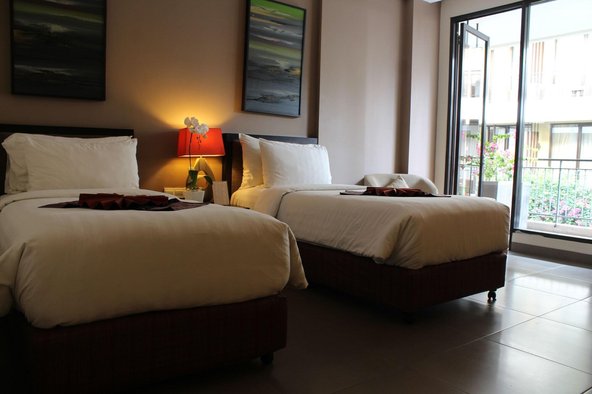 100 Sunset Kuta Hotel & Ballroom Exterior photo