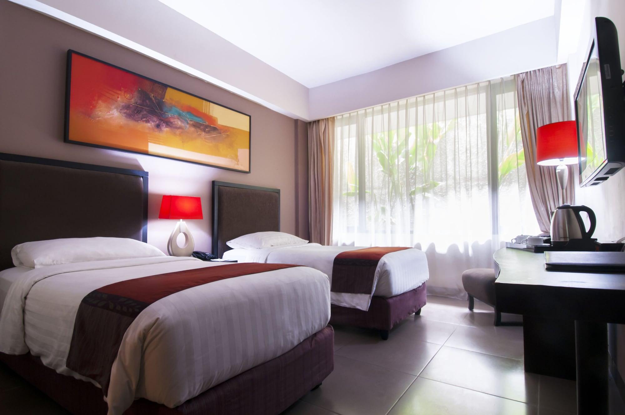100 Sunset Kuta Hotel & Ballroom Exterior photo