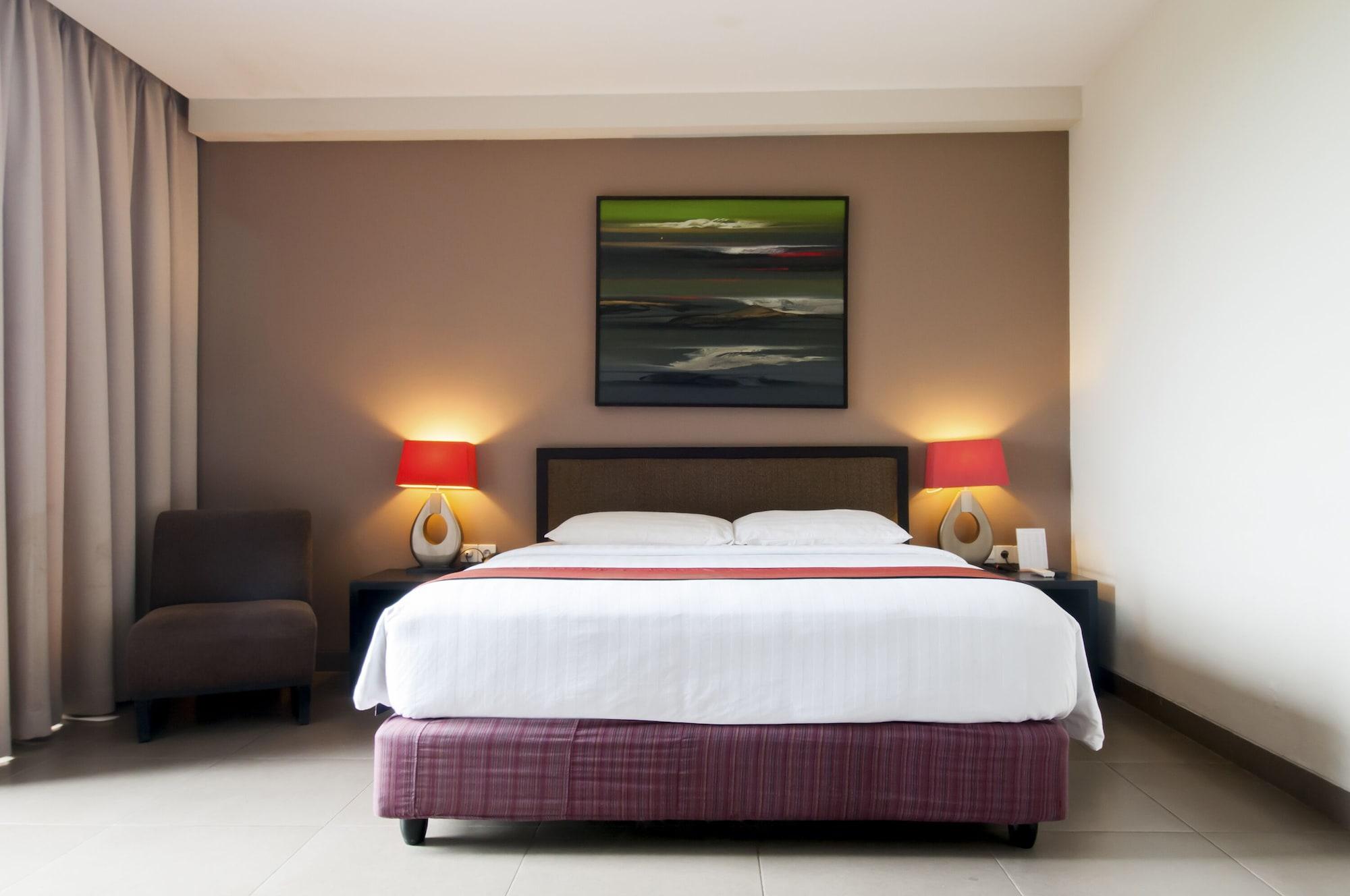 100 Sunset Kuta Hotel & Ballroom Exterior photo