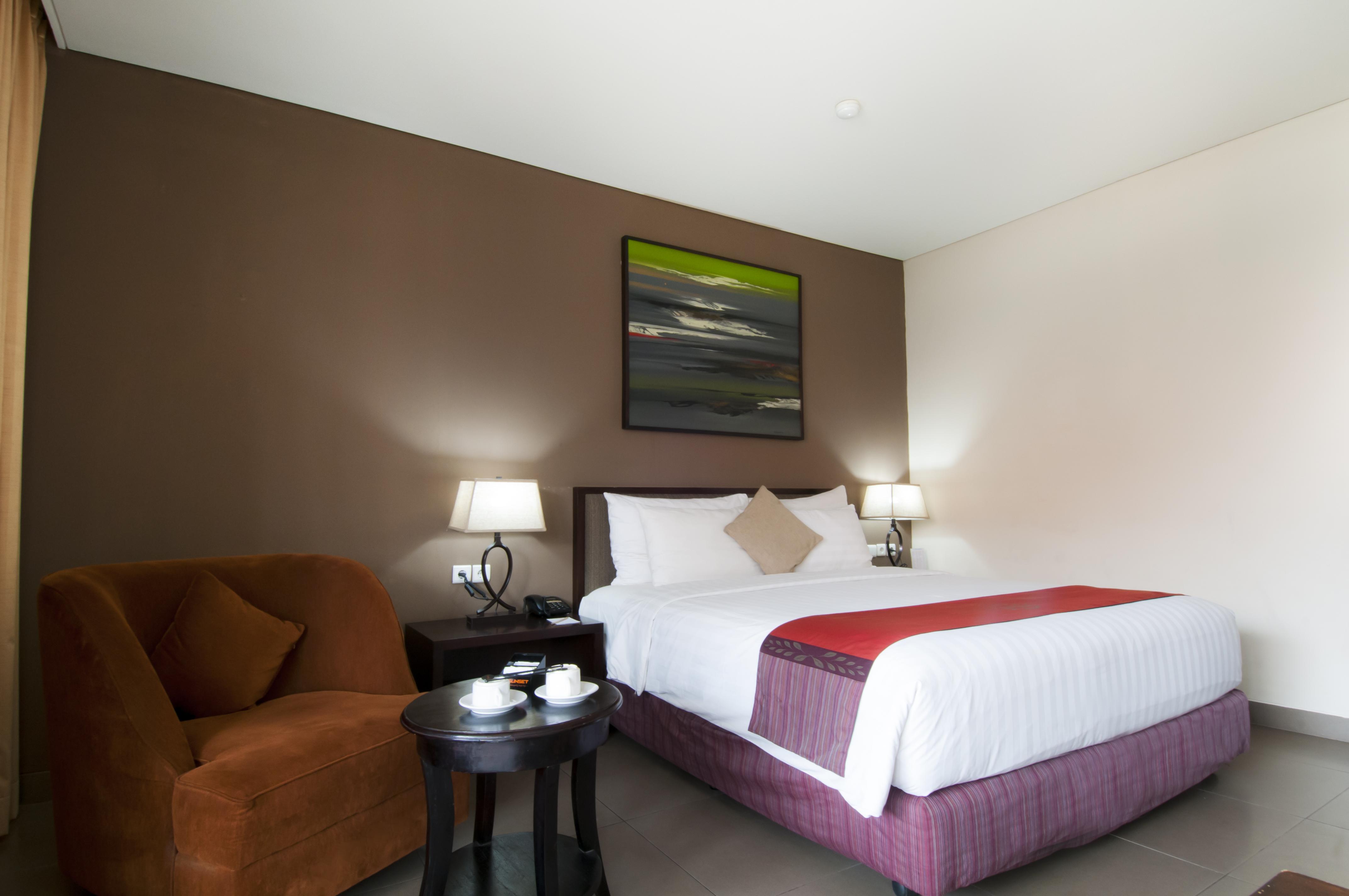 100 Sunset Kuta Hotel & Ballroom Exterior photo