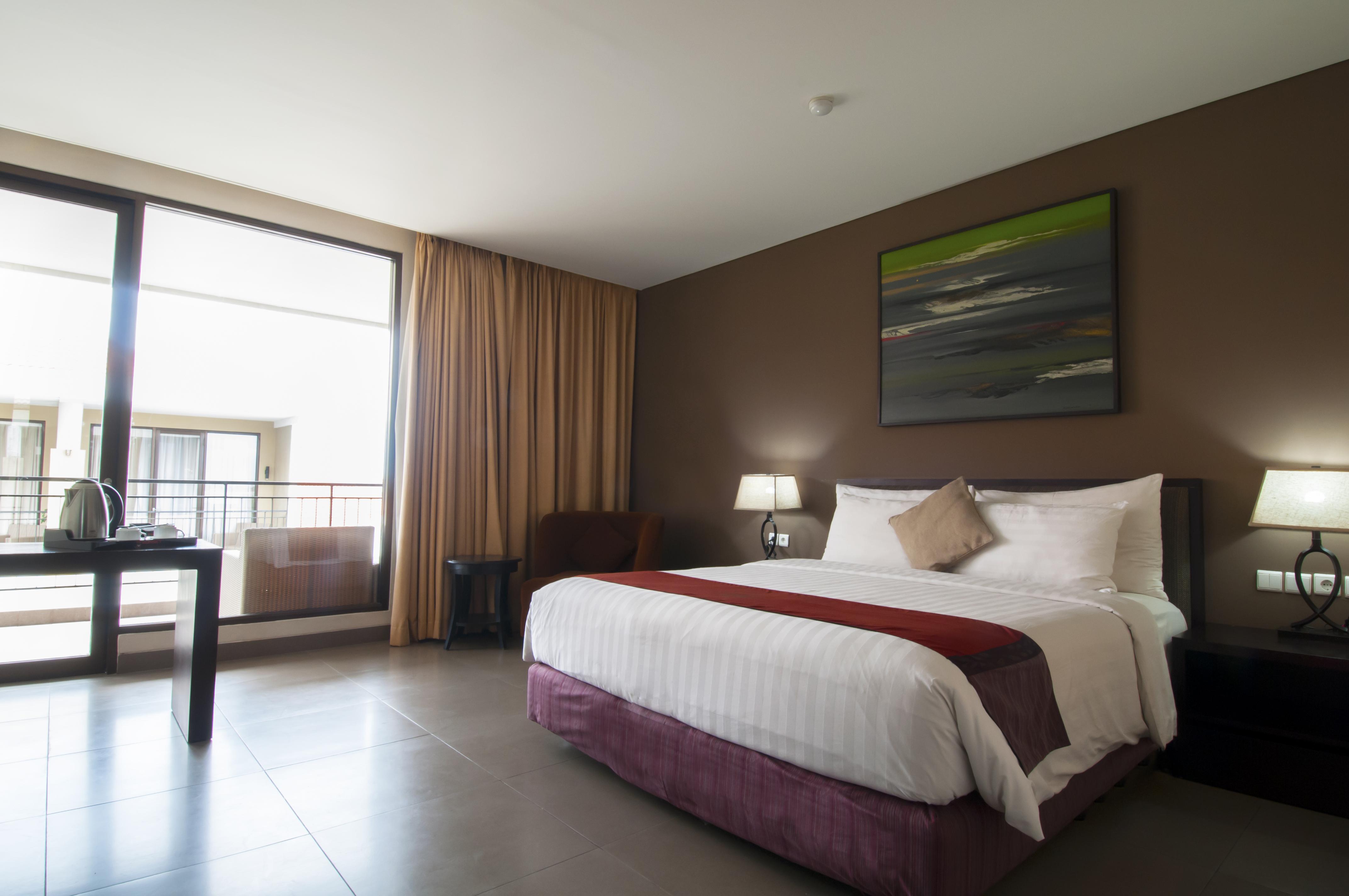 100 Sunset Kuta Hotel & Ballroom Exterior photo