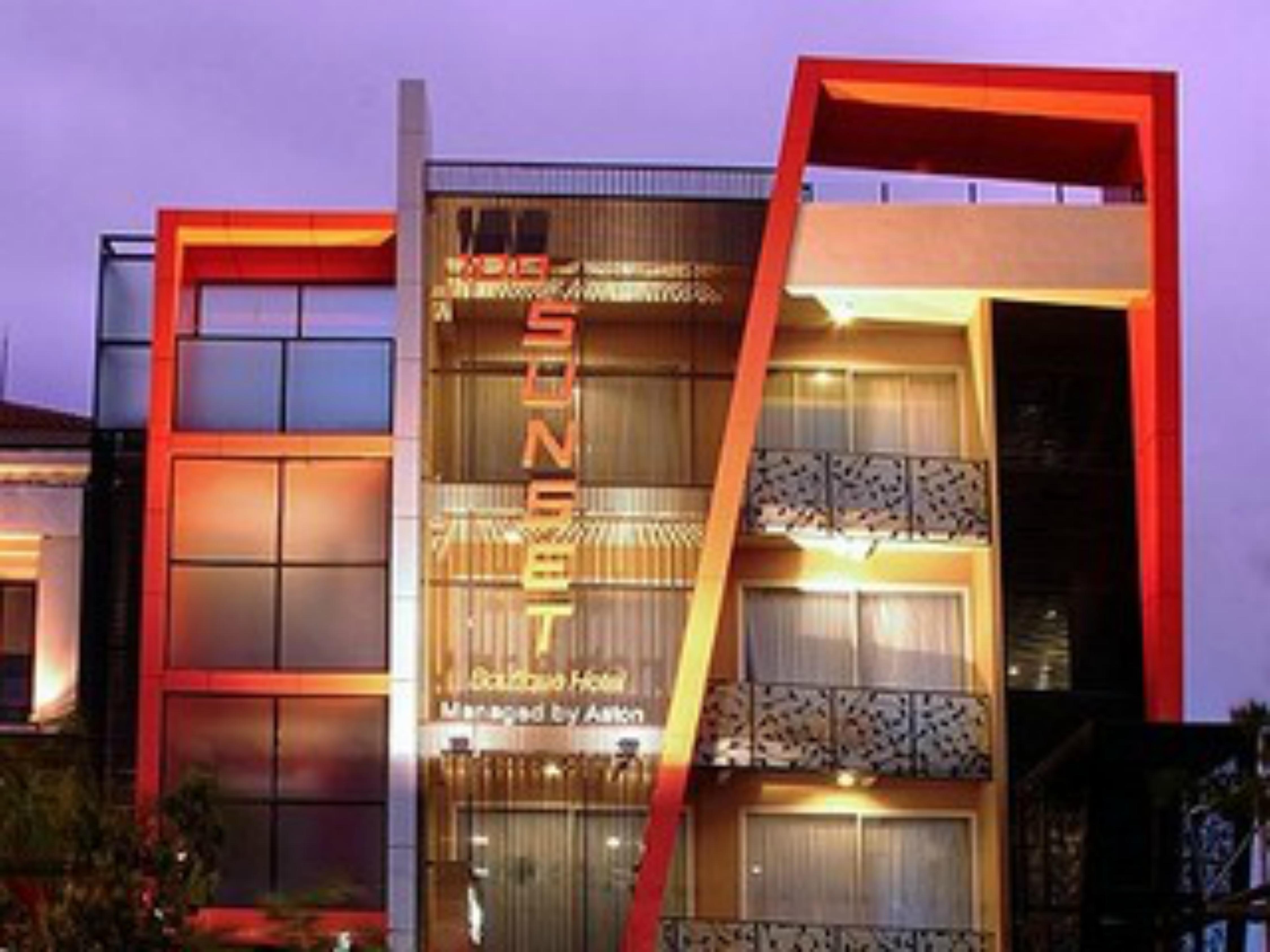 100 Sunset Kuta Hotel & Ballroom Exterior photo