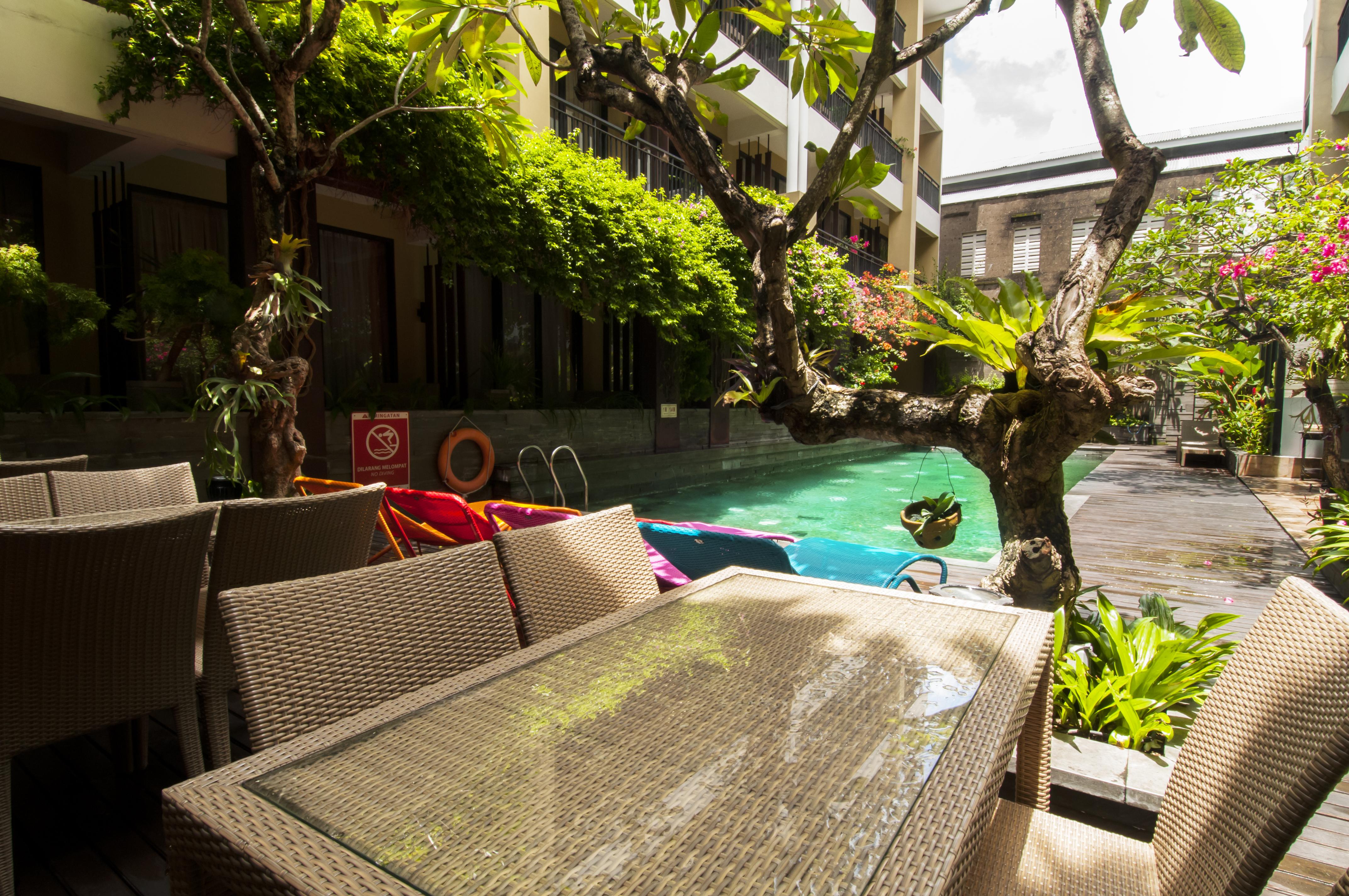 100 Sunset Kuta Hotel & Ballroom Exterior photo