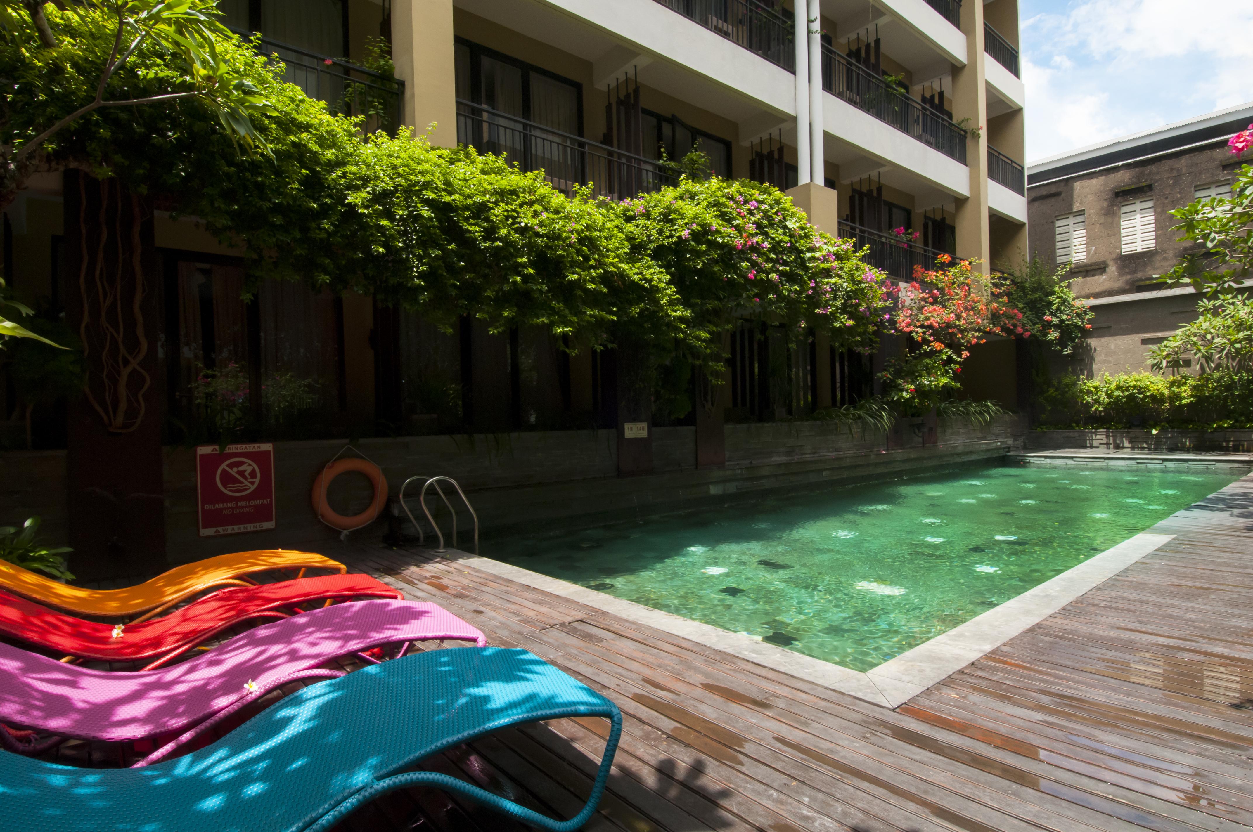 100 Sunset Kuta Hotel & Ballroom Exterior photo