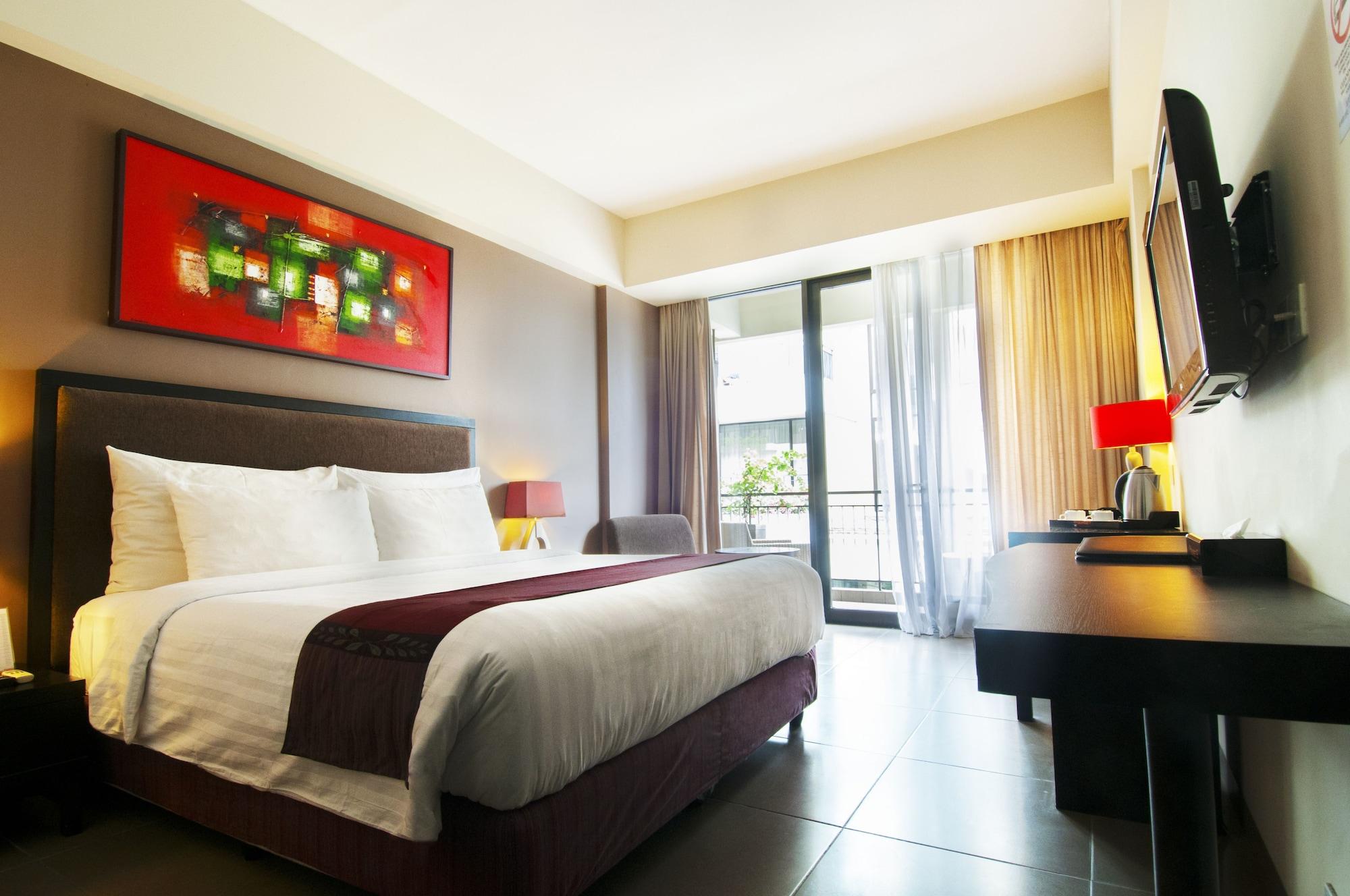 100 Sunset Kuta Hotel & Ballroom Exterior photo