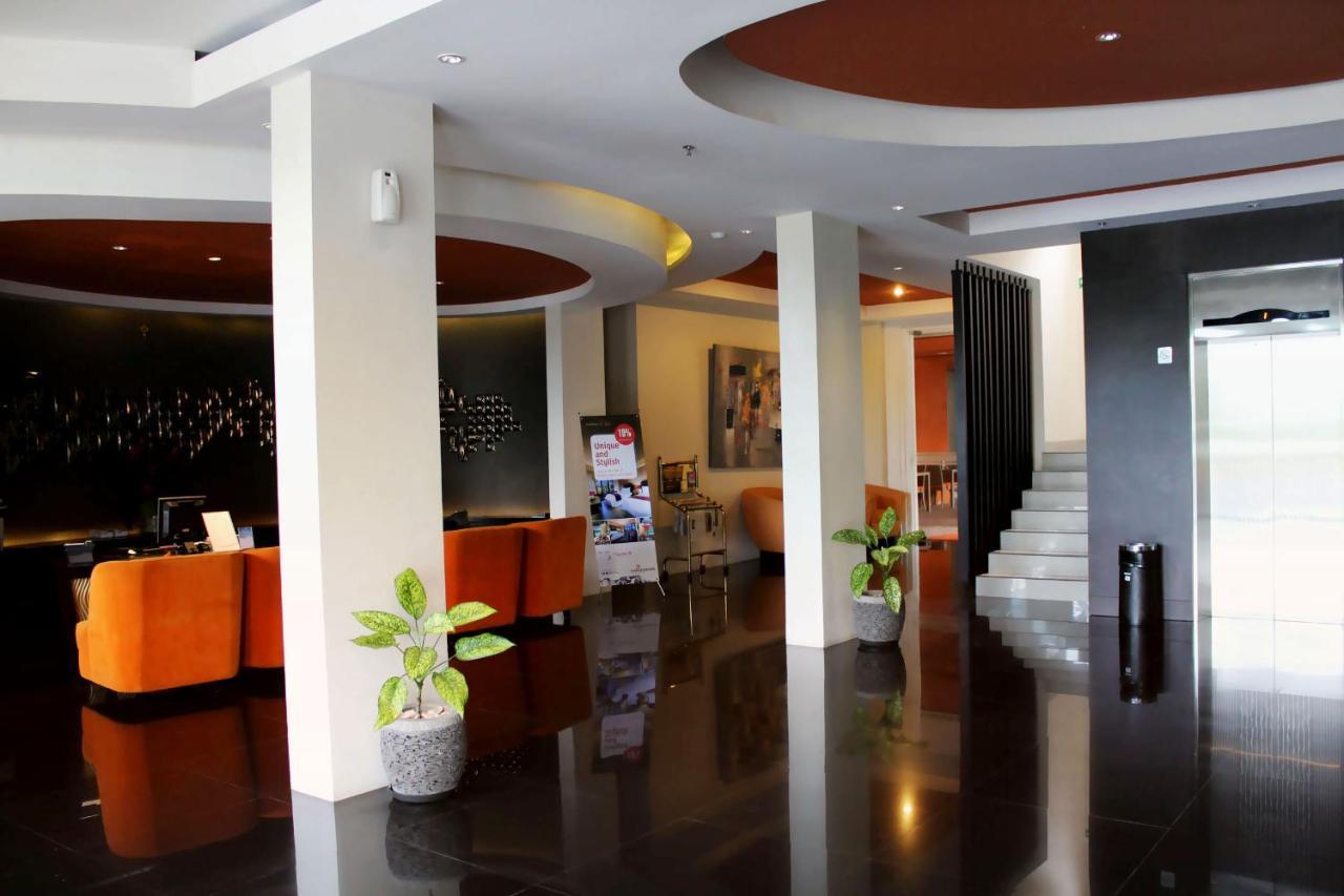 100 Sunset Kuta Hotel & Ballroom Exterior photo
