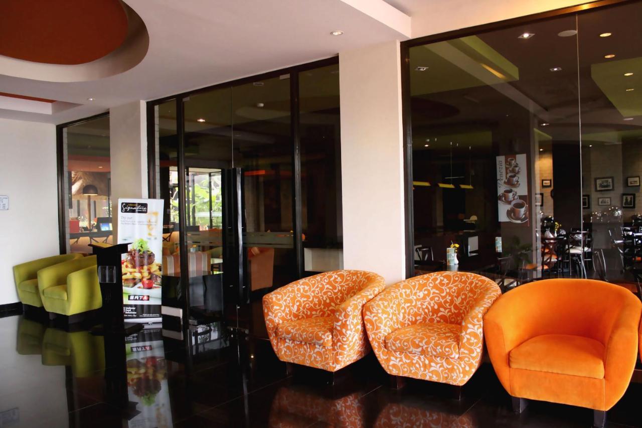 100 Sunset Kuta Hotel & Ballroom Exterior photo