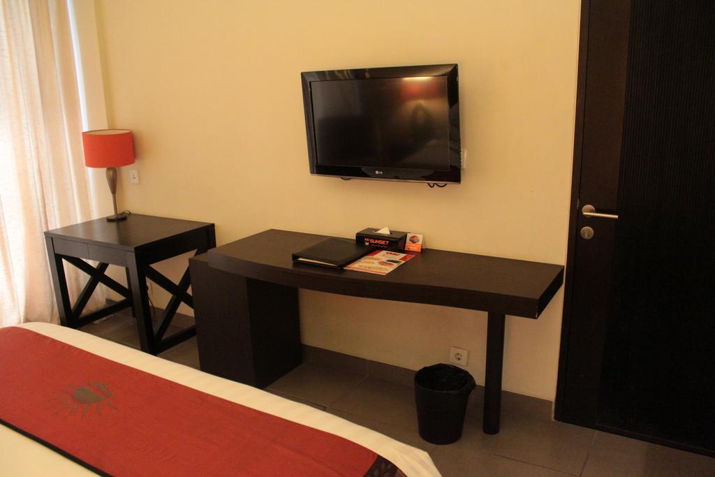 100 Sunset Kuta Hotel & Ballroom Exterior photo