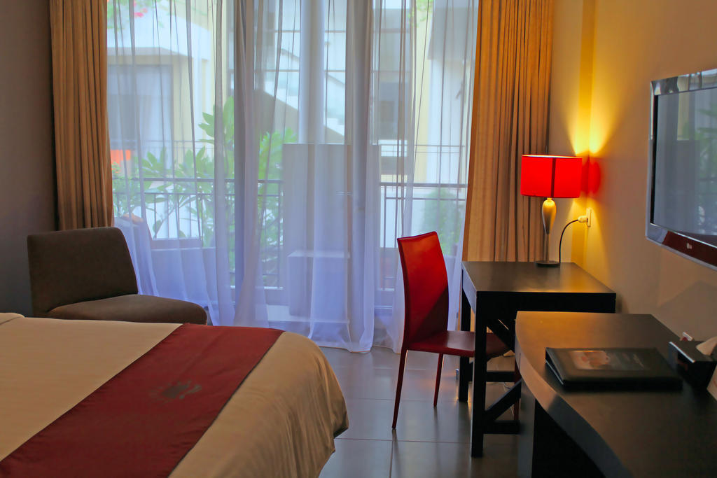100 Sunset Kuta Hotel & Ballroom Room photo