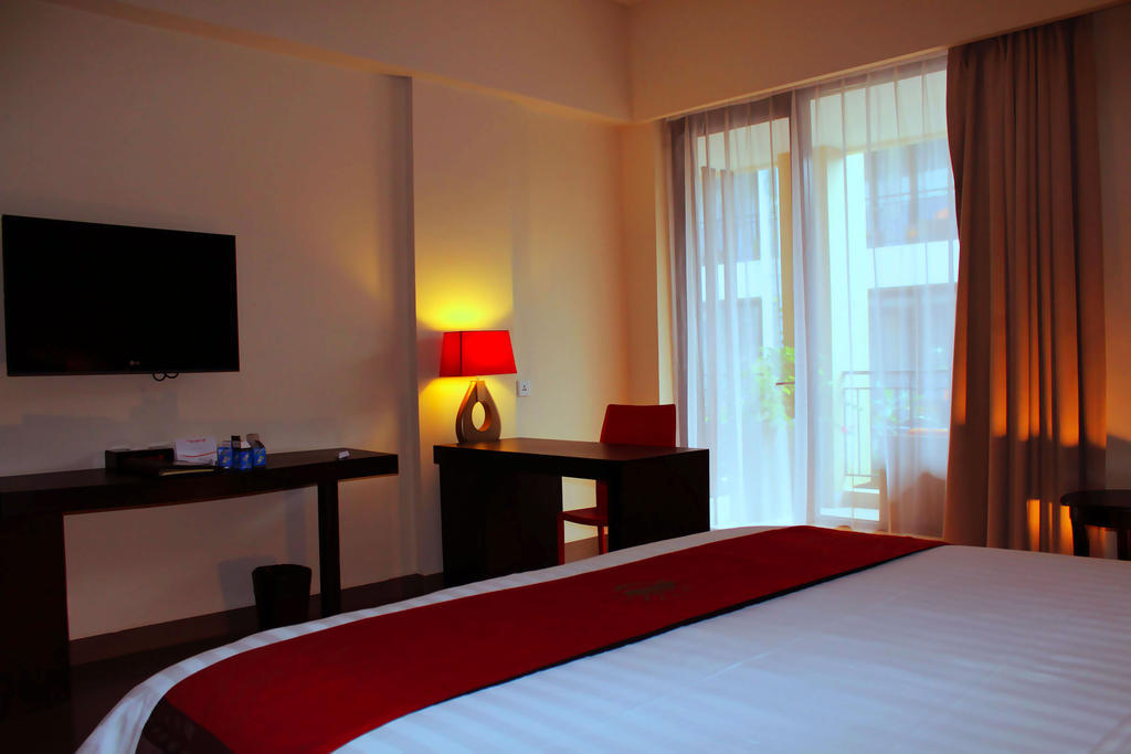100 Sunset Kuta Hotel & Ballroom Room photo