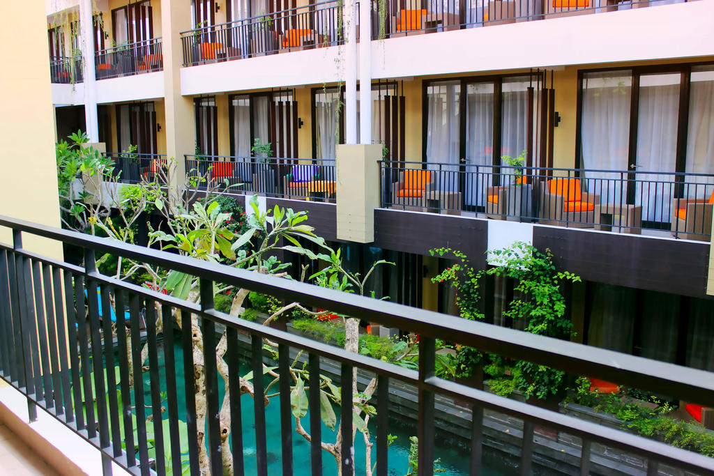 100 Sunset Kuta Hotel & Ballroom Exterior photo