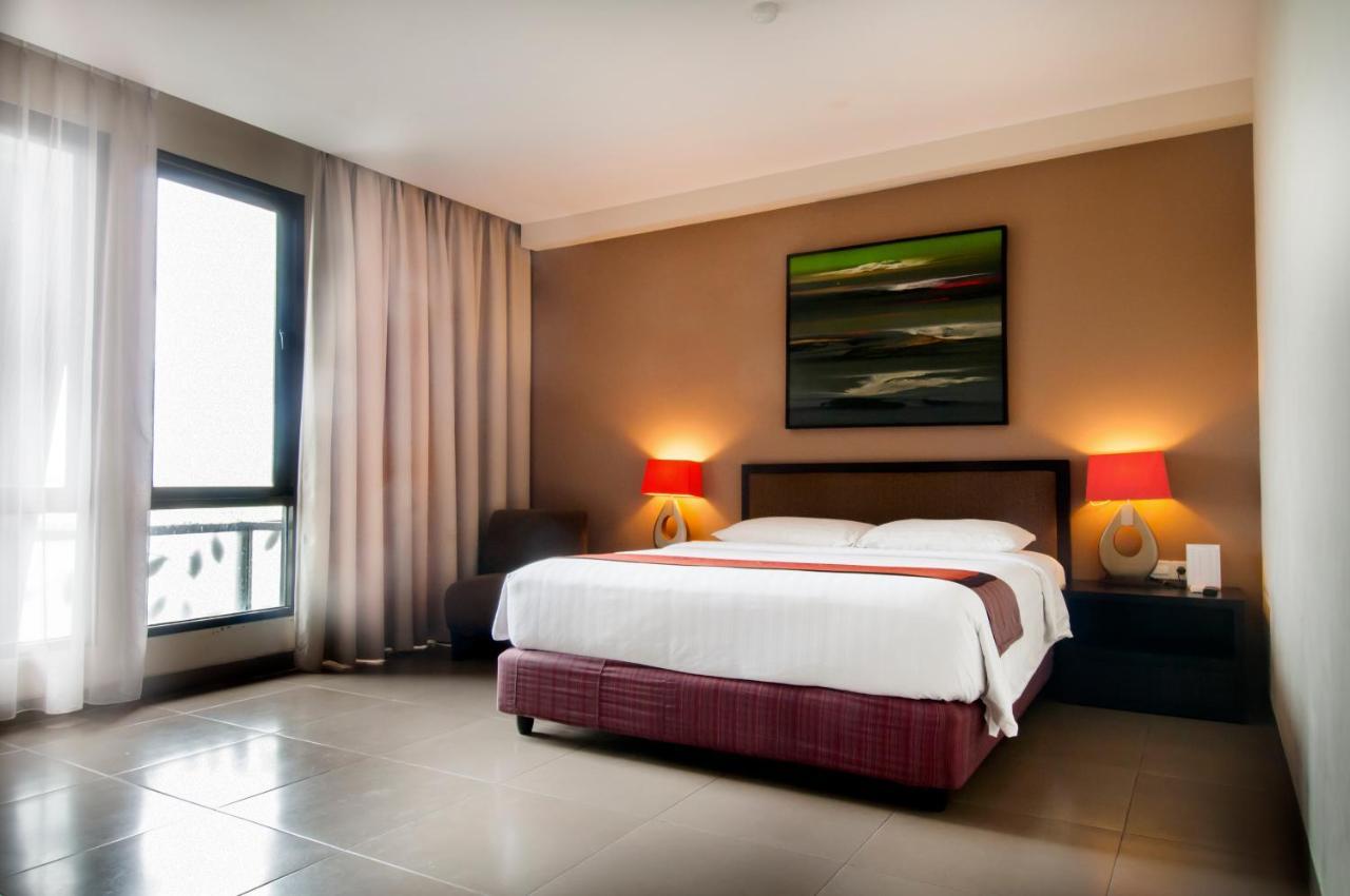 100 Sunset Kuta Hotel & Ballroom Exterior photo