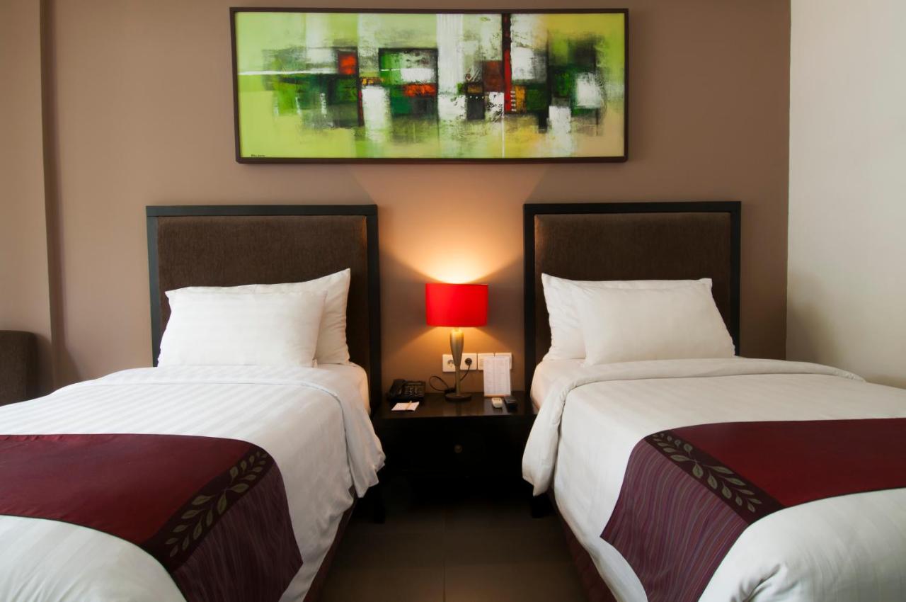 100 Sunset Kuta Hotel & Ballroom Exterior photo
