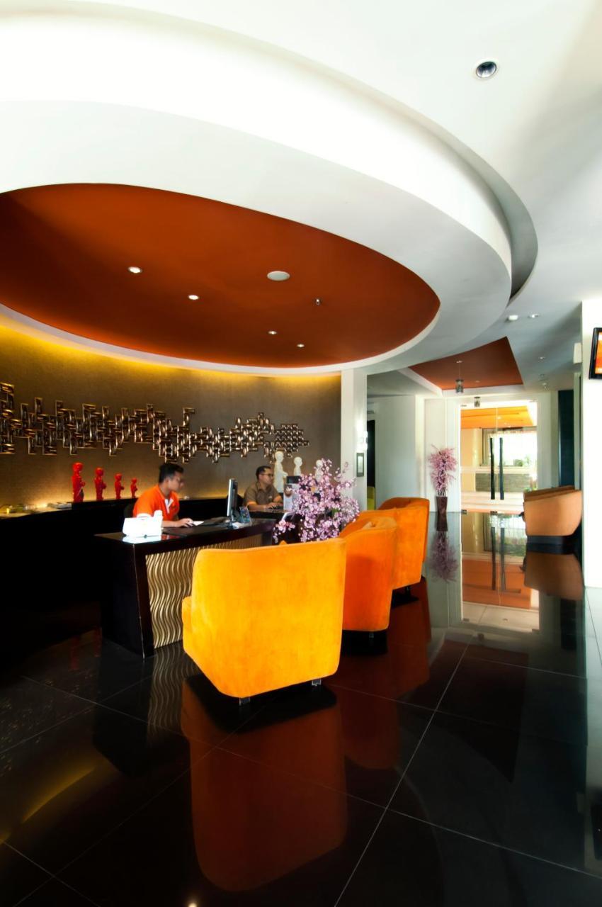 100 Sunset Kuta Hotel & Ballroom Exterior photo