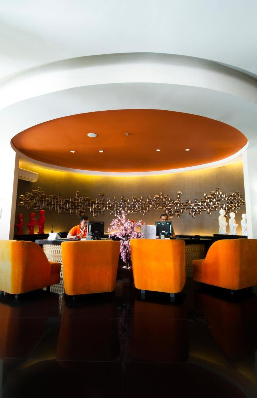 100 Sunset Kuta Hotel & Ballroom Exterior photo