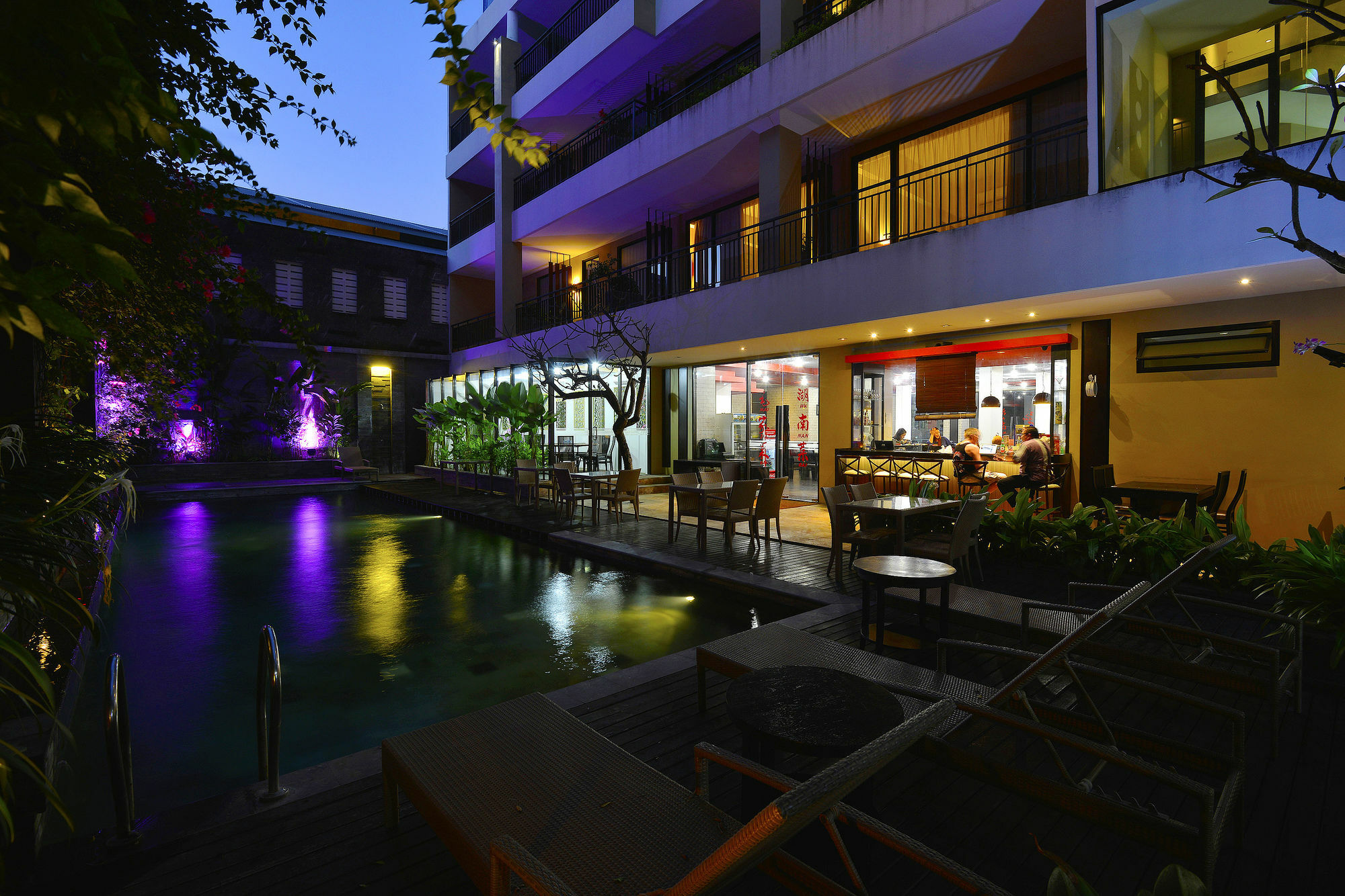 100 Sunset Kuta Hotel & Ballroom Exterior photo